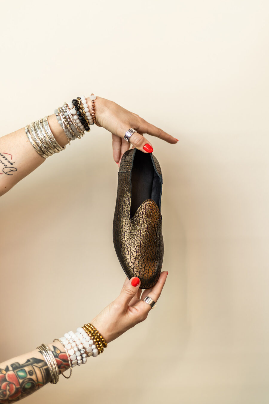 Mocassins slippers · noir doré craquelé – Image 3