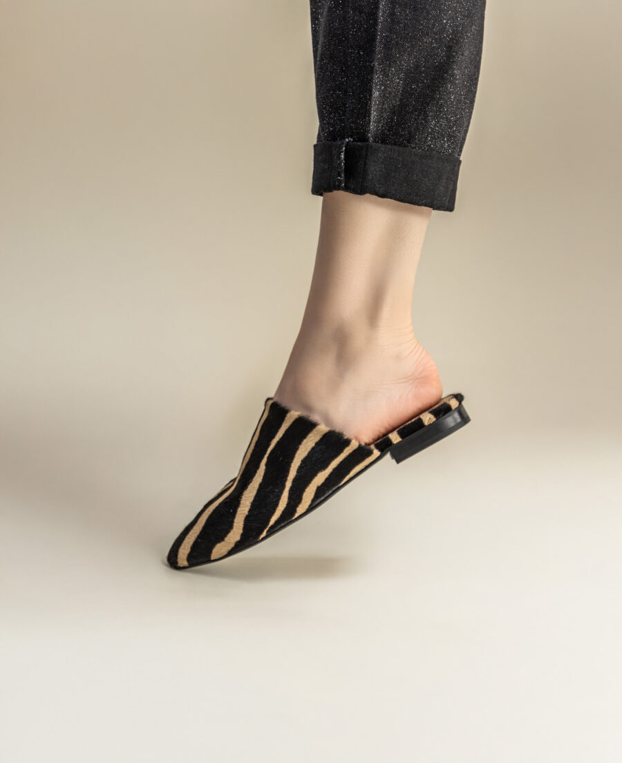 Mules zébrées · noir & camel – Image 2