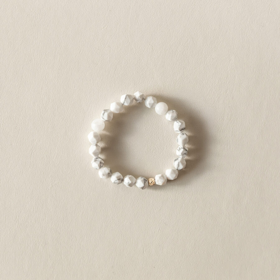 Trio de bracelets – agate blanche, howlite & hématite dorée – Image 3