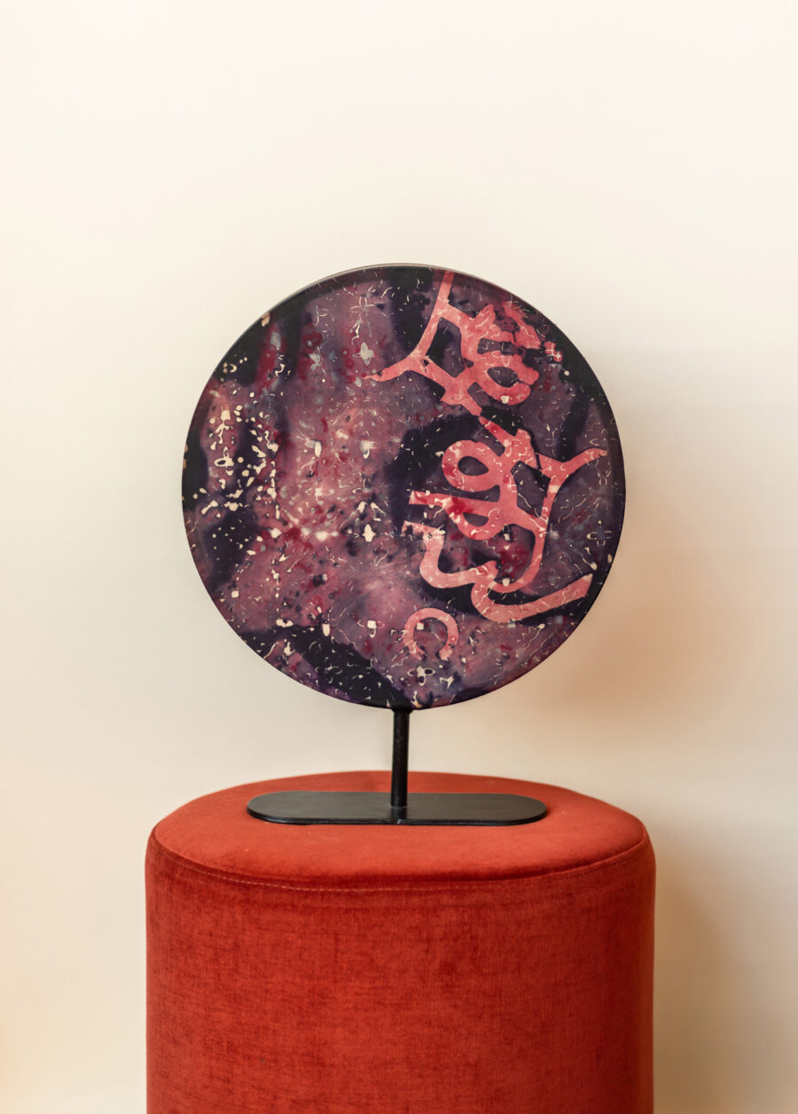 Lampe tambourin · calligraphie rose