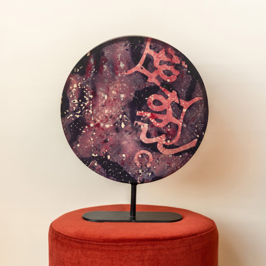 Lampe tambourin · calligraphie rose