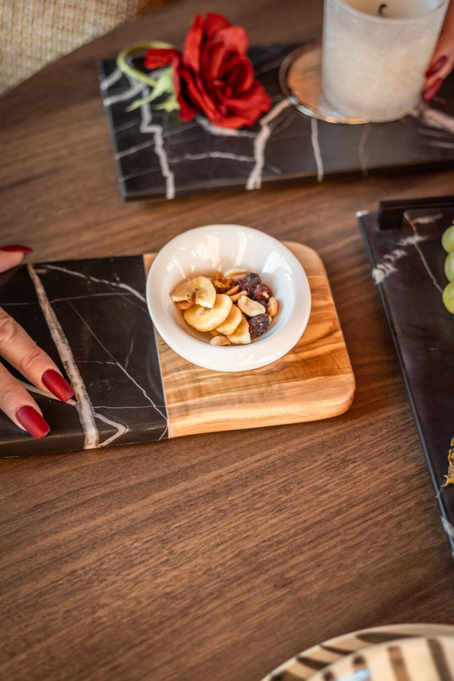 Planche apéritive · Marbre noir berbère & bois d’olivier – Image 2