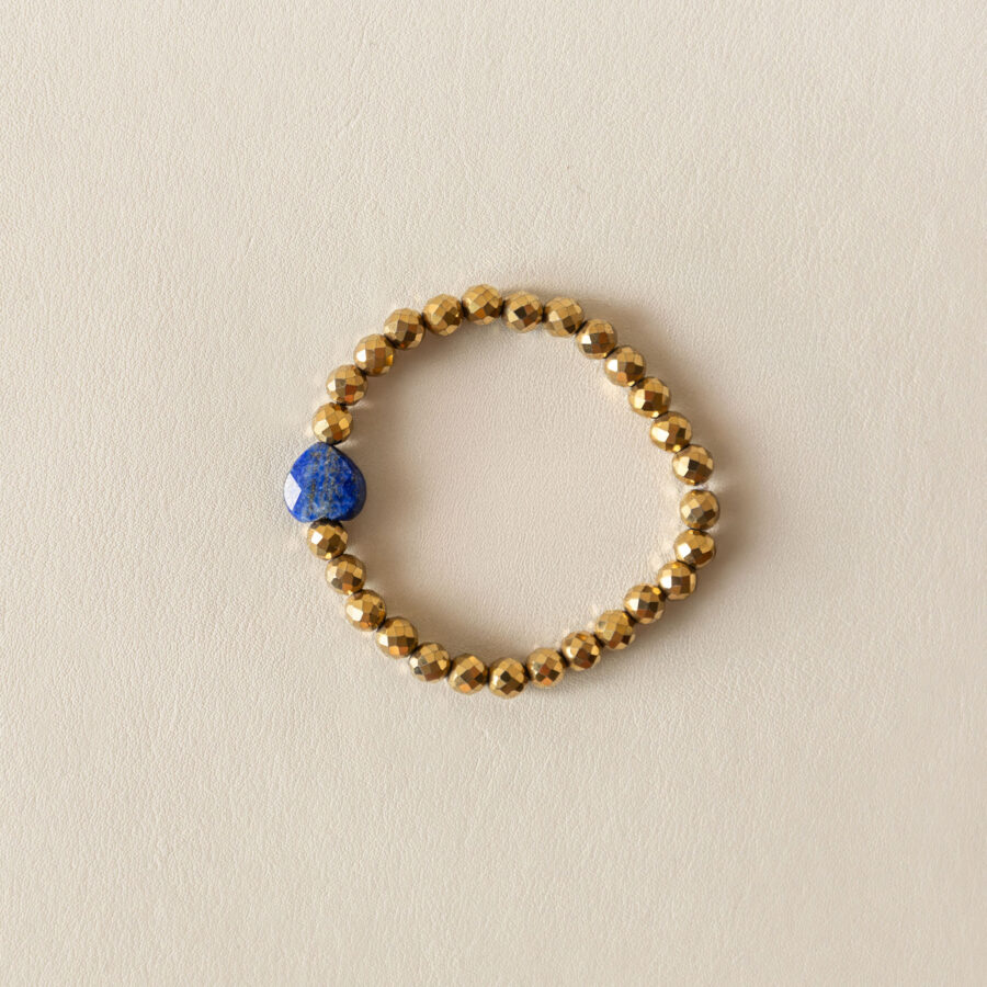 Bracelet hématite dorée & lapis-lazuli – cœur sculpté